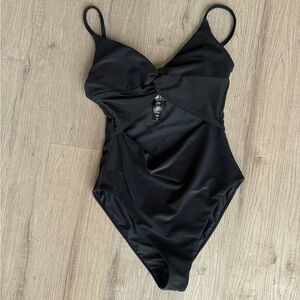 Beach riot one piece 🖤